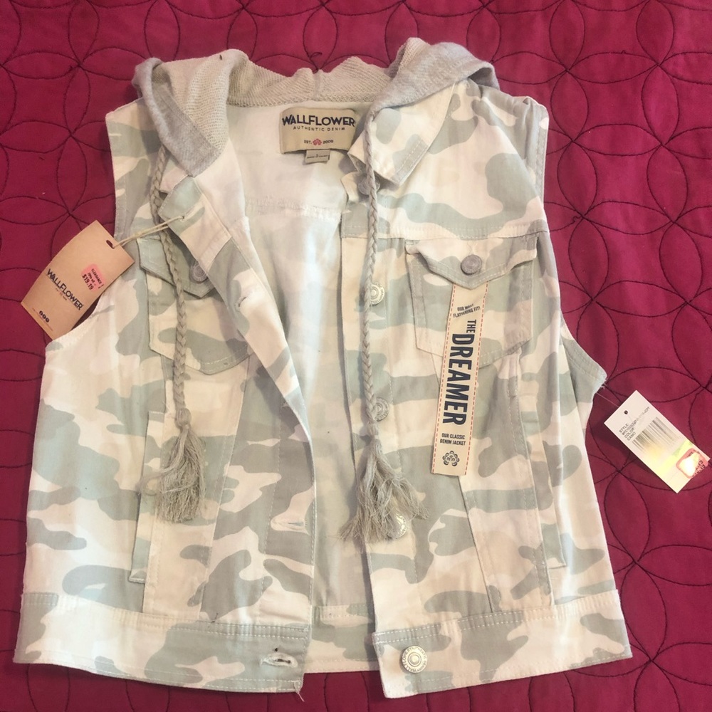 Camouflage denim vest with cotton hood